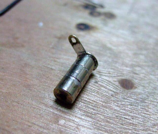 艦首潛降舵部位-在焊接上一片焊接片就完工了